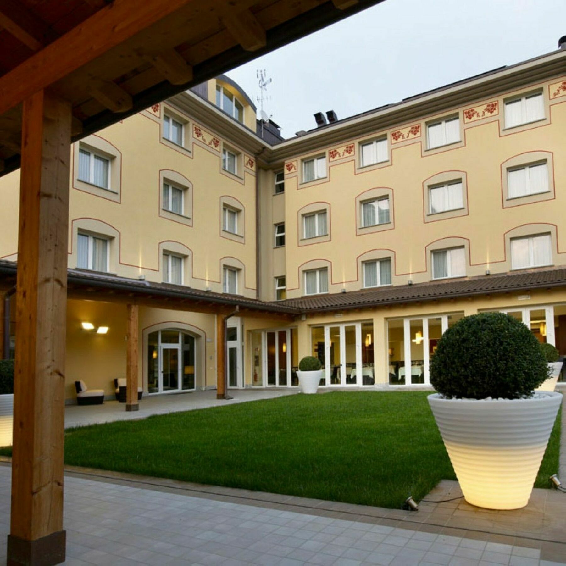 Virginia Palace Hotel 4*